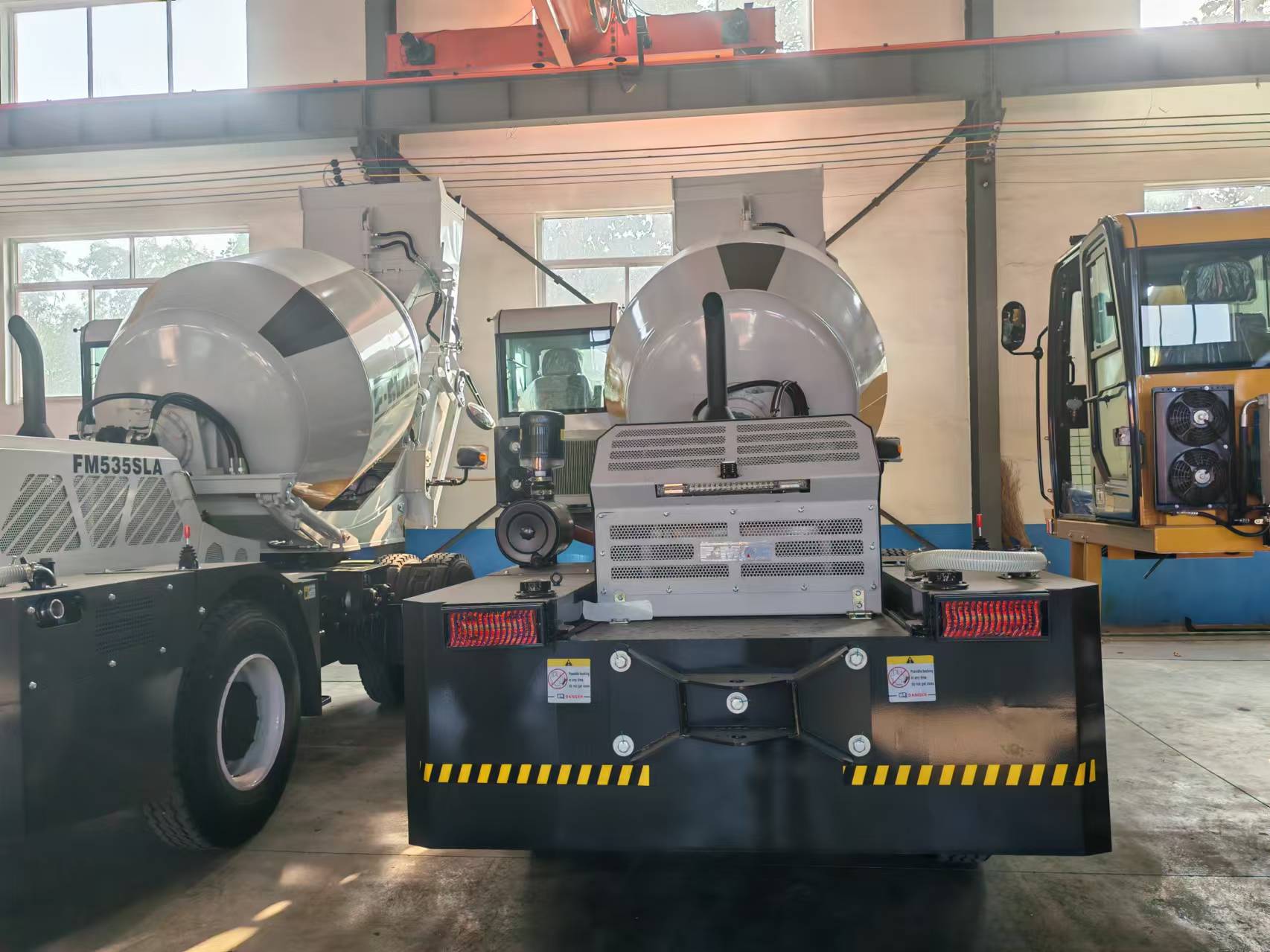 Truk Mixer Beton Self Loading  - Heavy Equipment Mixer ulasan dan harga